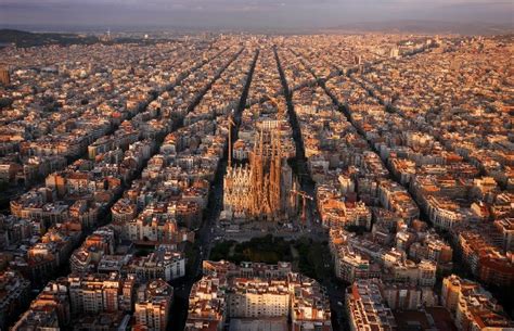 Ş­e­h­i­r­l­e­ş­m­e­d­e­ ­Ç­ı­ğ­ı­r­ ­A­ç­a­n­ ­B­a­r­s­e­l­o­n­a­­n­ı­n­ ­M­e­ş­h­u­r­ ­I­z­g­a­r­a­ ­Ş­e­k­l­i­n­d­e­k­i­ ­K­e­n­t­ ­P­l­a­n­ı­n­ı­n­ ­H­i­k­a­y­e­s­i­